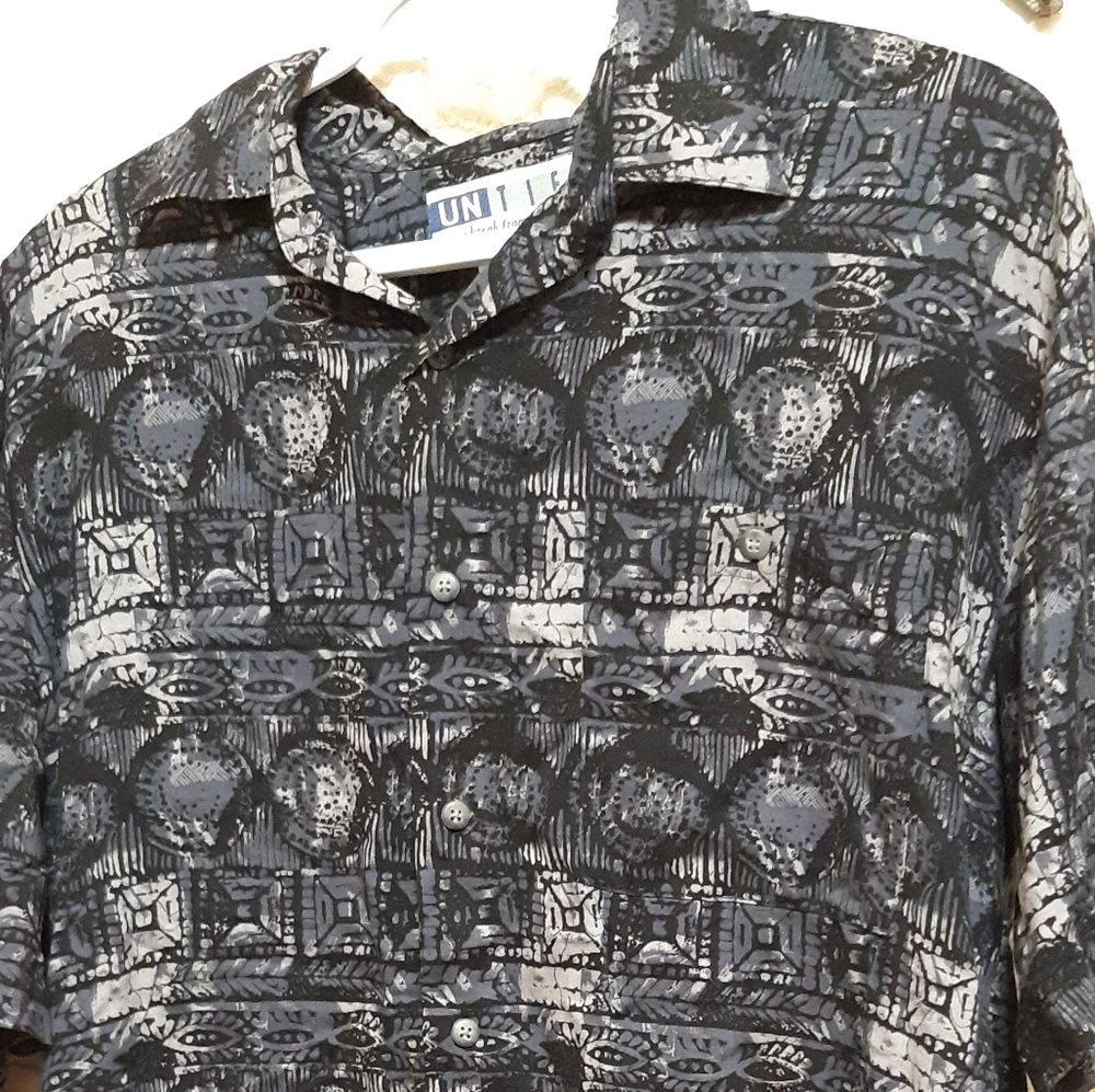 Mens Button Up Collar Shirt Sz Small Tribal Print Short sleeve UNTIED B15